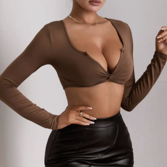 Twist Front Notched Neck Crop Tee - Picture 6 of 7